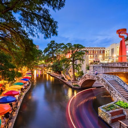 Holiday Inn Express San Antonio North Riverwalk Area By Ihg Kültér fotó