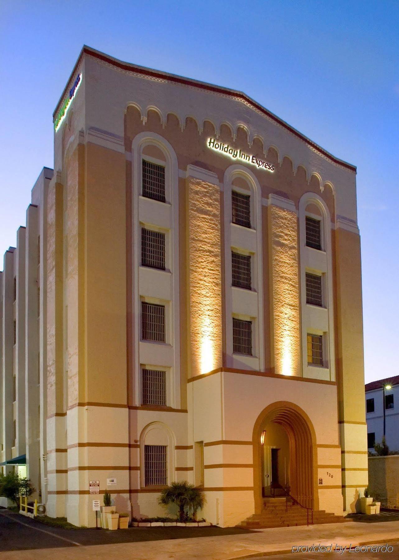 Holiday Inn Express San Antonio North Riverwalk Area By Ihg Kültér fotó